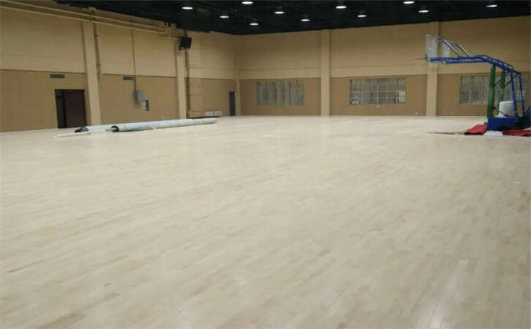 硬木企口風(fēng)雨操場(chǎng)地板市場(chǎng)價(jià)格表