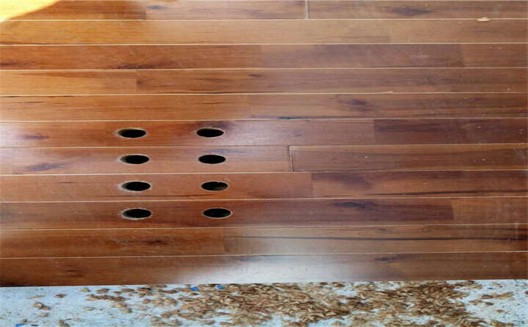 專業(yè)的風(fēng)雨操場地板多少錢一平米?