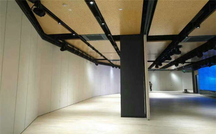 學(xué)校舞臺實木地板怎么翻新？