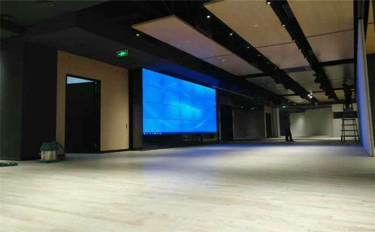 五角楓籃球運(yùn)動(dòng)地板廠**哪**好?