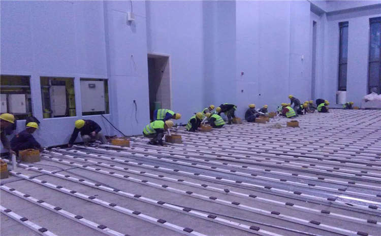 柞木風(fēng)雨操場(chǎng)運(yùn)動(dòng)地板怎么翻新？