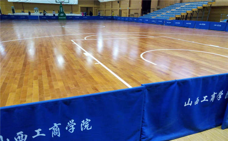 風(fēng)雨操場(chǎng)木地板施工