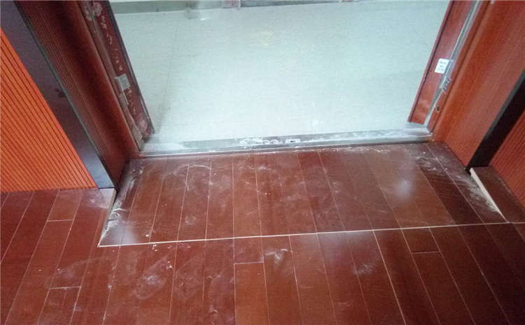 指接板風(fēng)雨操場(chǎng)地板多少錢(qián)一平米?