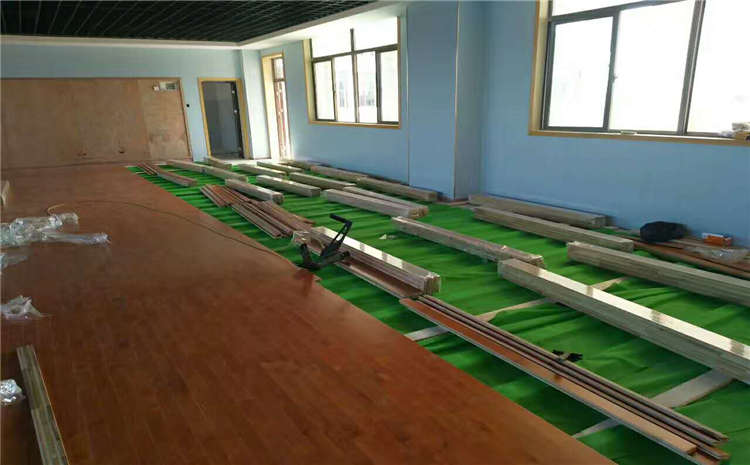 楓木風雨操場地板哪個牌子好?