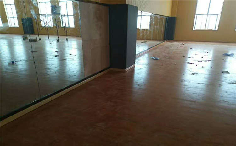 江蘇學(xué)校運(yùn)動(dòng)木地板施工團(tuán)隊(duì)