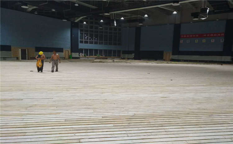 學校體育館實木地板**是多少錢?