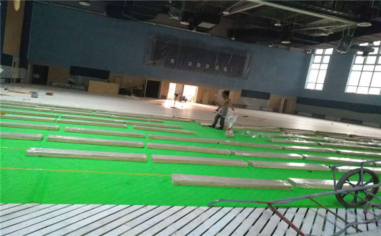 柞木舞臺木地板多少錢一平米？