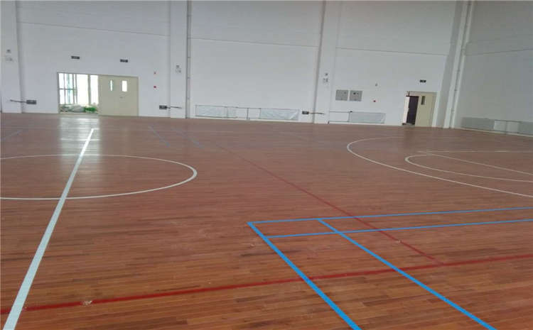 松木舞臺木地板怎么翻新？