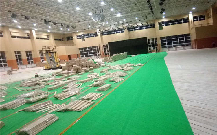 指接板木地板籃球場(chǎng)造價(jià)是的多少?