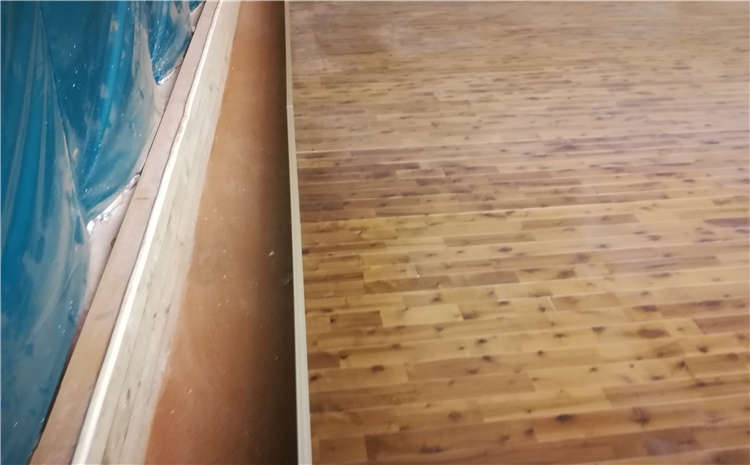 拼接板體育館實(shí)木地板一般多少錢？