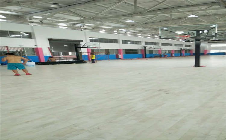 羽毛球館地面如何鋪裝？