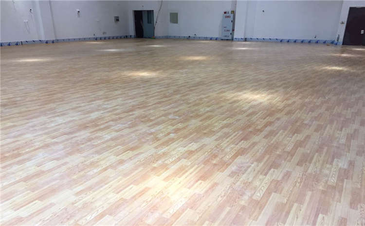 楓木木地板籃球場(chǎng)一般多少錢?