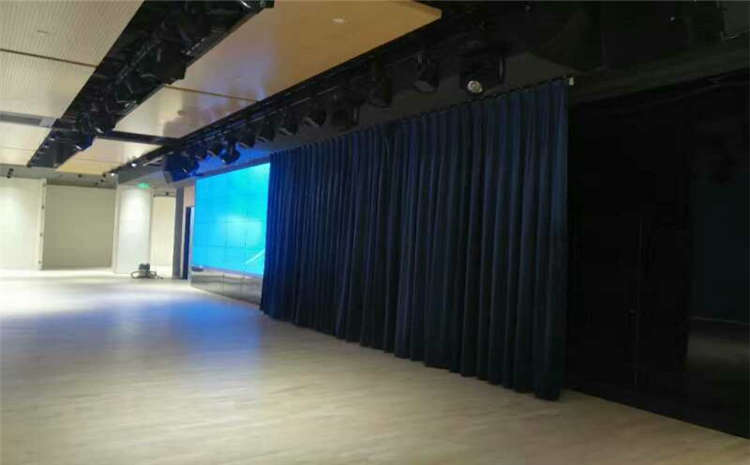 五角楓NBA籃球場(chǎng)木地板價(jià)格是多少錢？