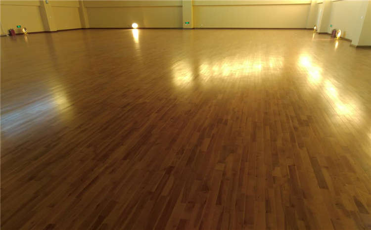 學(xué)校舞臺(tái)木地板哪個(gè)品牌好?