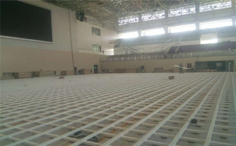 專業(yè)的風(fēng)雨操場地板多少錢一平米?