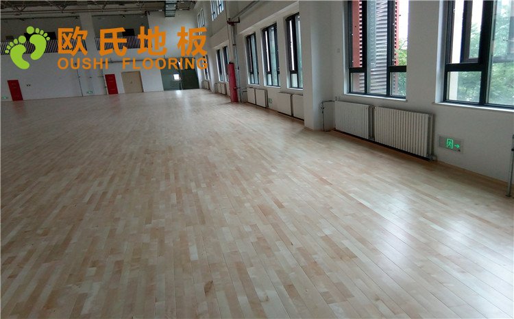 北京順義區(qū)趙全營鎮(zhèn)天順小學(xué)籃球館木地板圖片