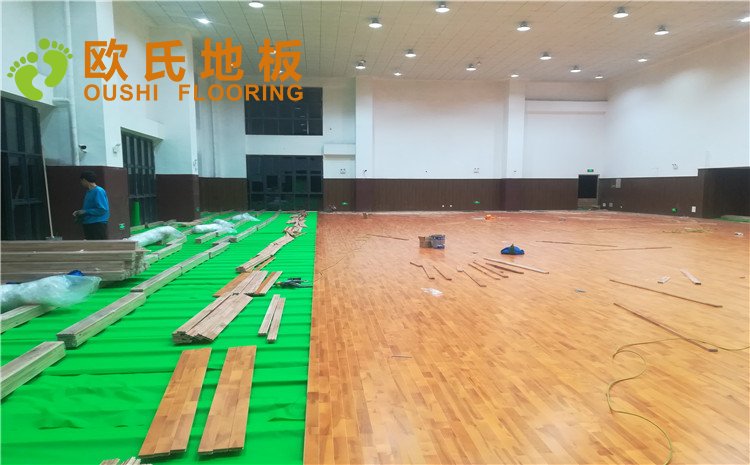 安徽懷寧室內(nèi)籃球館木地板圖片