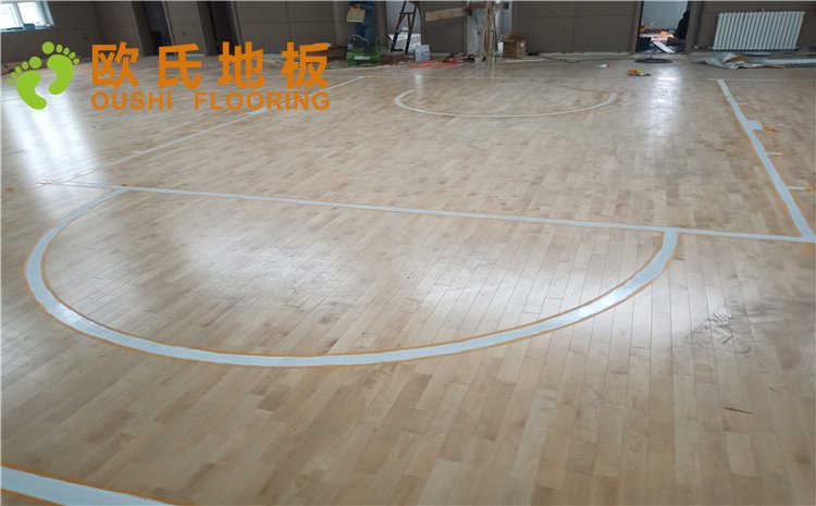 新疆克拉瑪依市獨(dú)山子虹園小區(qū)體育館木地板項(xiàng)目——?dú)W氏實(shí)木運(yùn)動地板